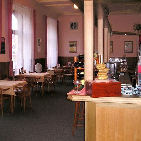 Hotel Dvorak Chrast エクステリア 写真